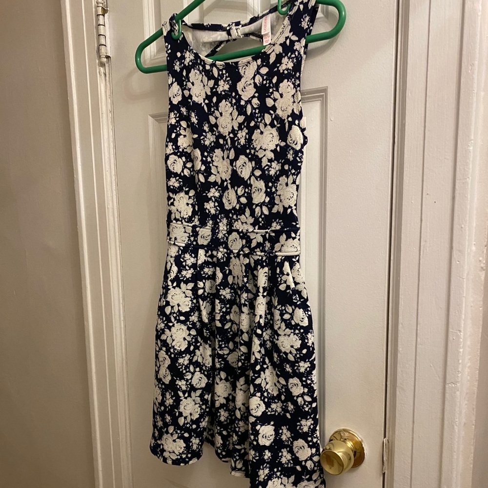 Dress! - Picture 2 of 3